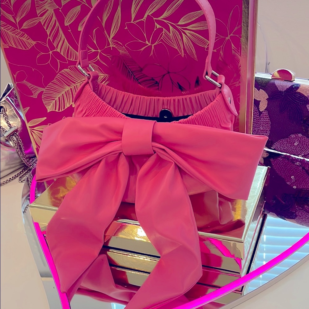 Super Cute Soft “Pink Bow” Bag! A Definite Talk piece Accessory!